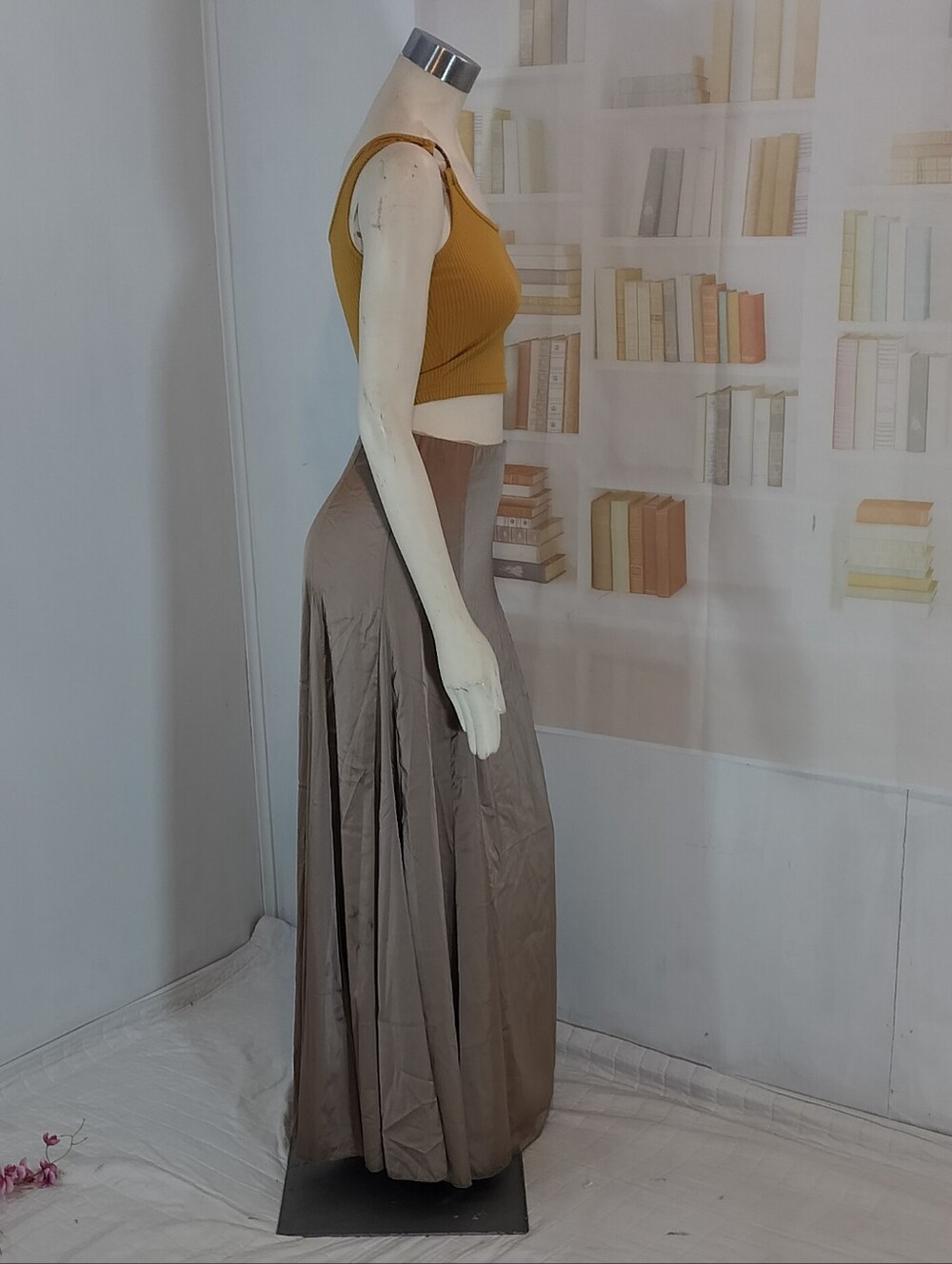Women’s High-Waist Mixi Skirt in Taupe - Picture 2 of 4